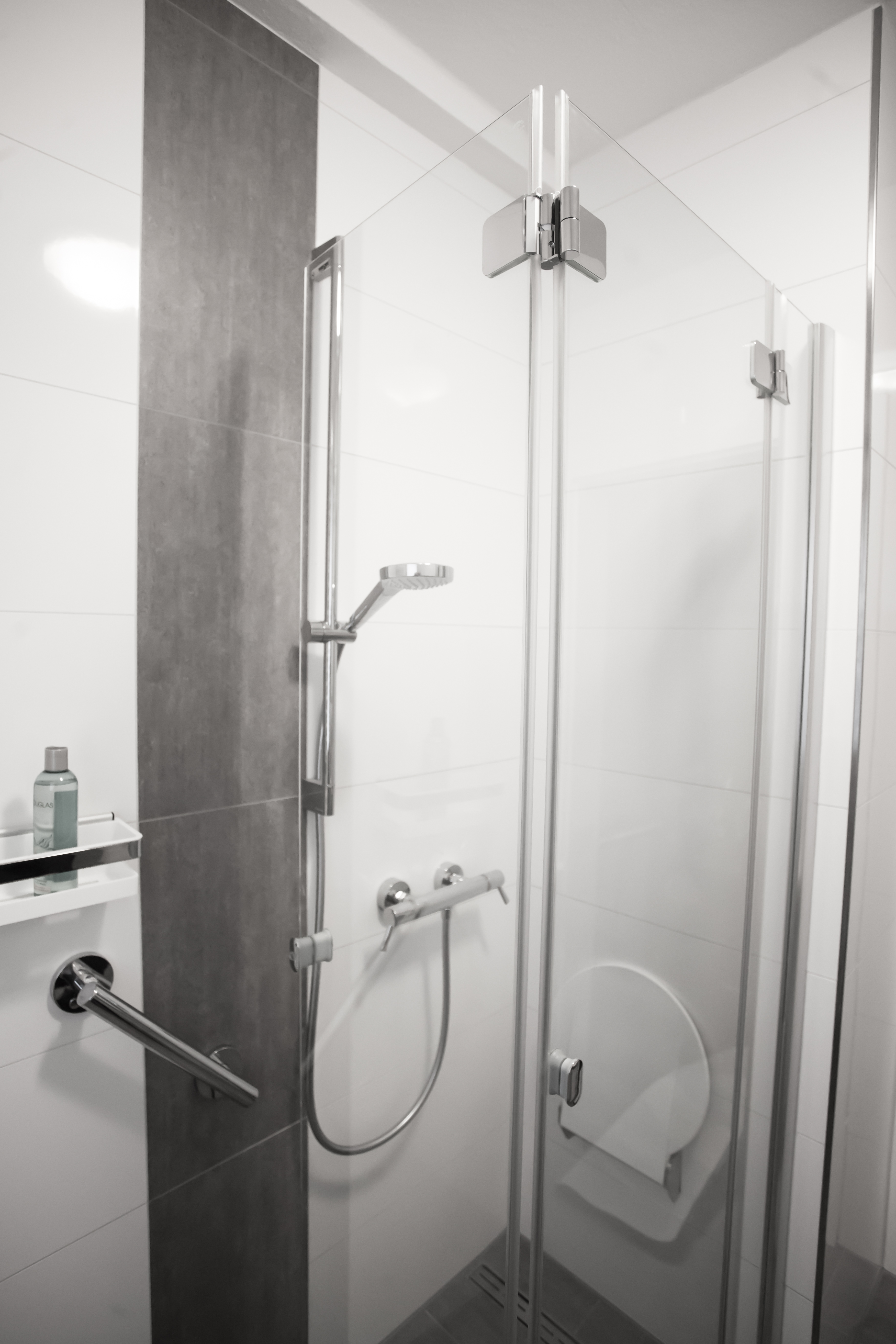 Barrierearmes Komfortbad – Referenz Stutzriem Bad & Heizung